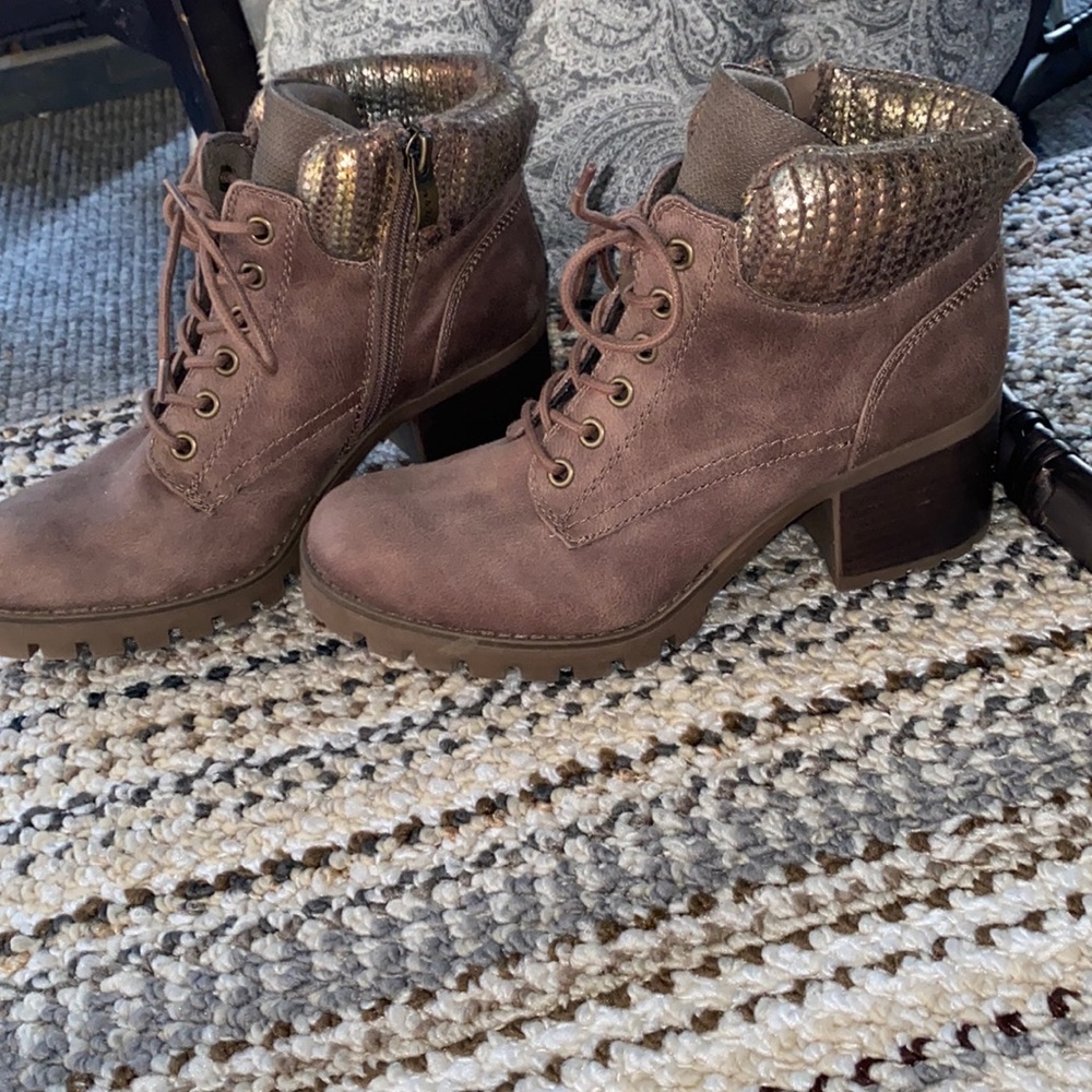 Eva and Zoe booties